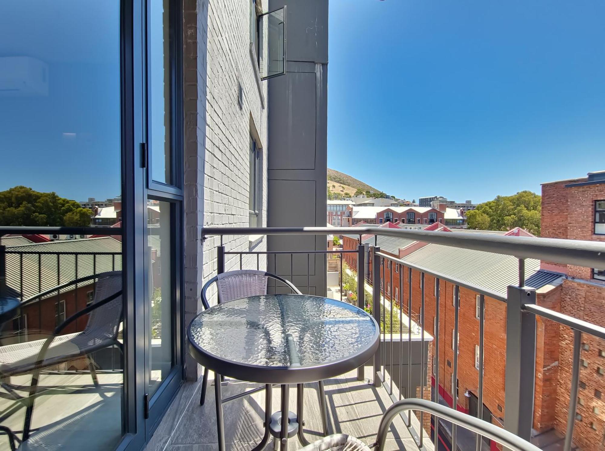 Chic, 2 Bed With Mountain Views! Walk To The Waterfront! Apartamento Cidade Do Cabo Exterior foto
